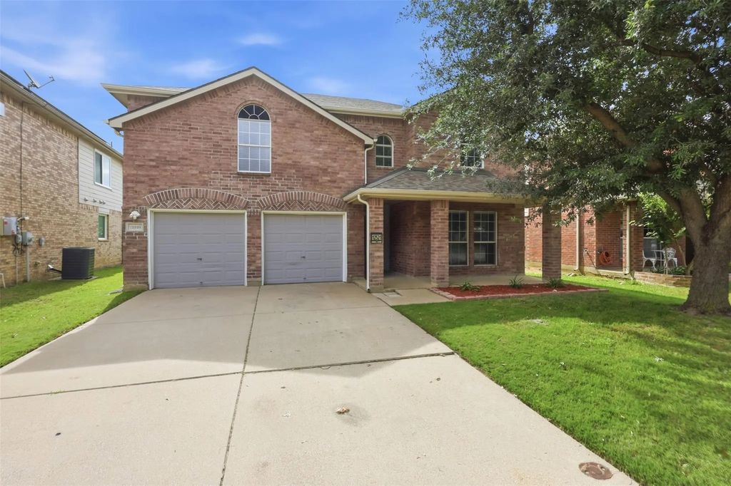 12521 Patnoe Drive, Fort Worth