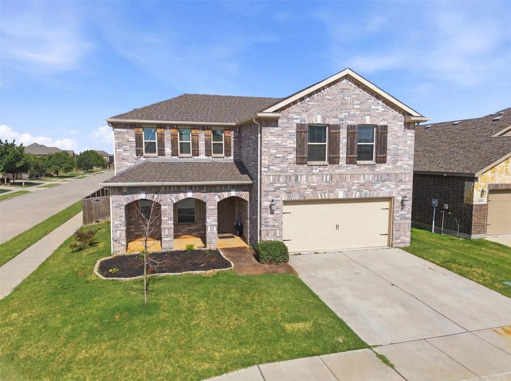 10201 Fox Grove Court, Fort Worth