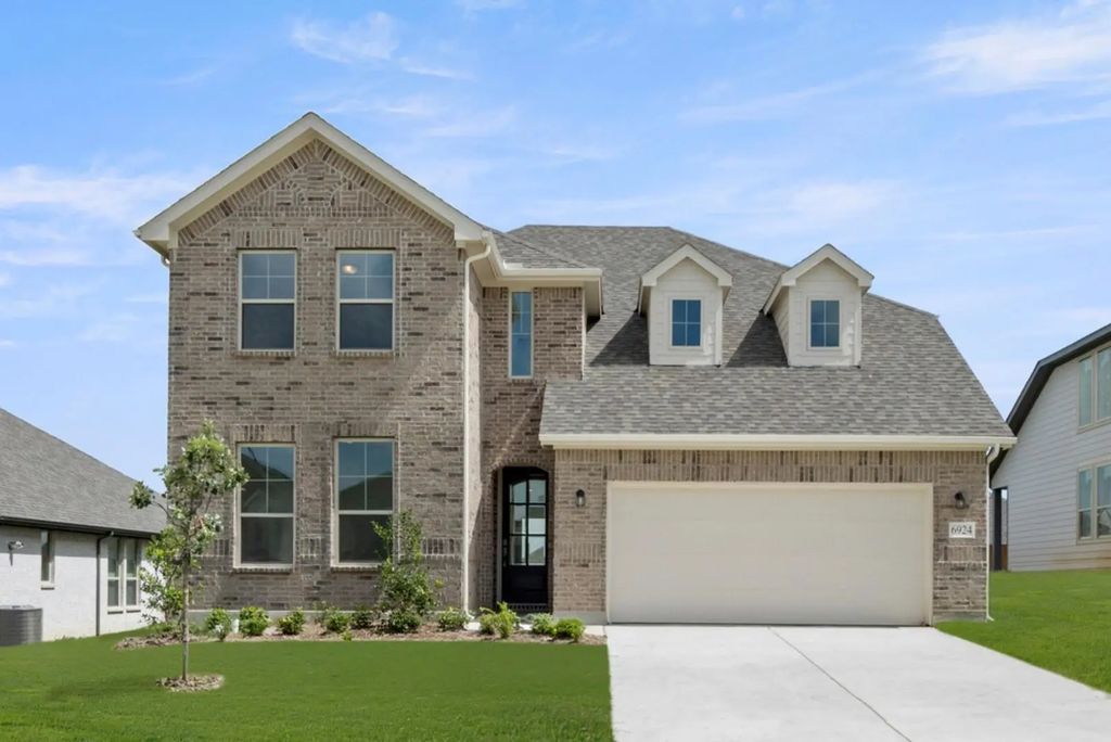 1327 Ackerman Street, Royse City
