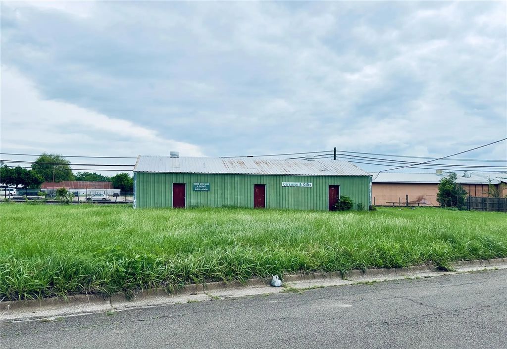 300 Hinnant Street, Sulphur Springs