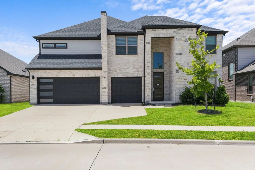 302 Coyote Creek Drive, Lavon