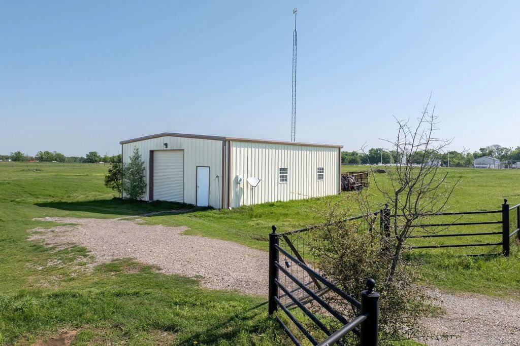 12930 Fm 1651, Canton