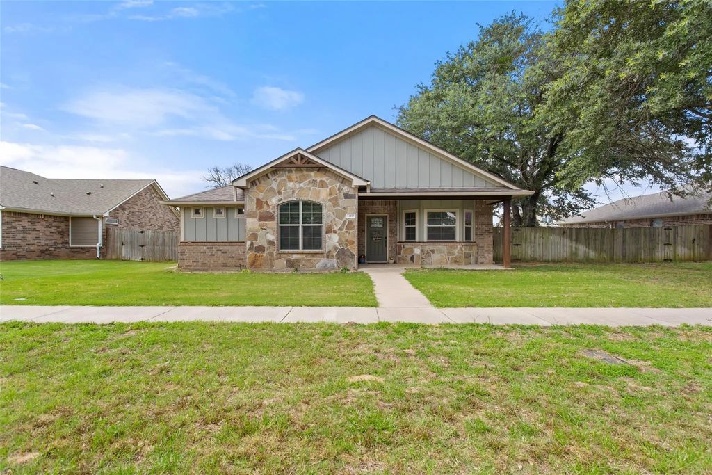 13835 County Road 4200, Lindale