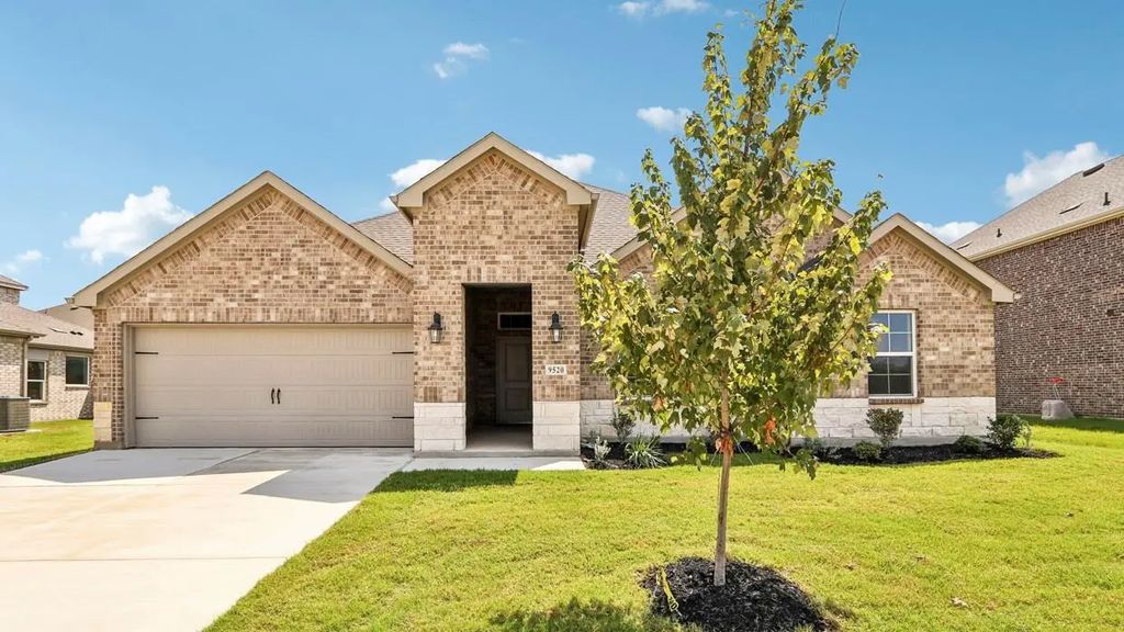9520 Bently Boulevard, Aubrey