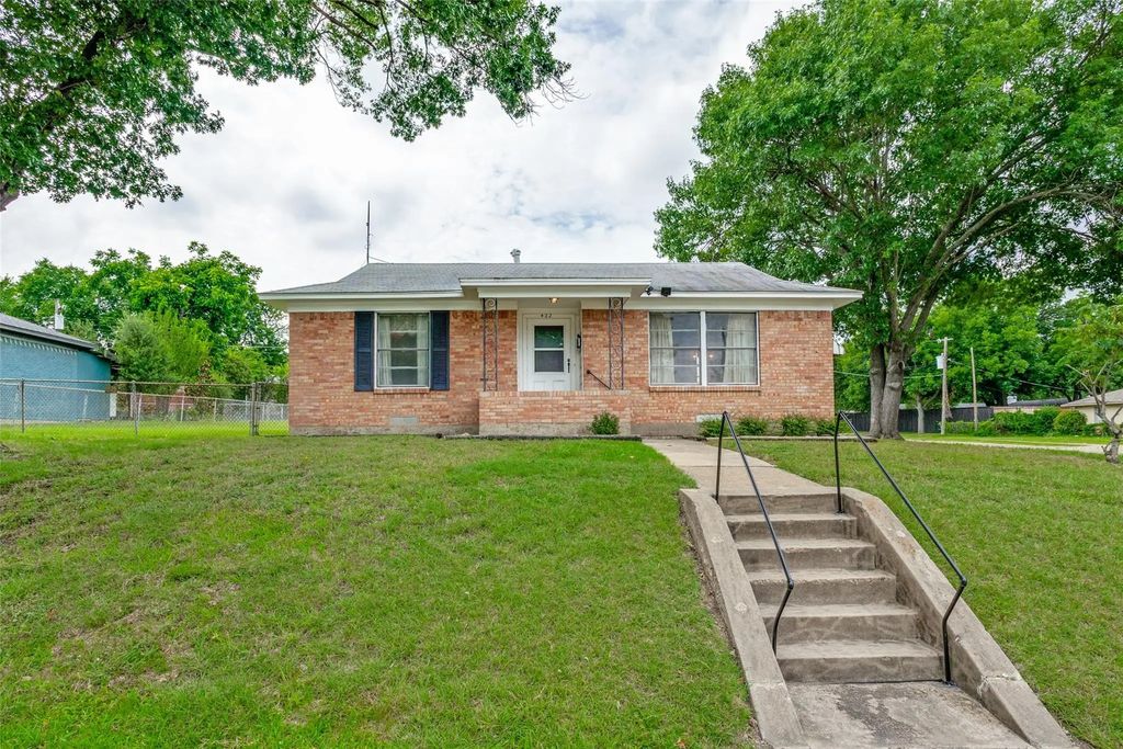 422 W Daugherty Drive, Garland