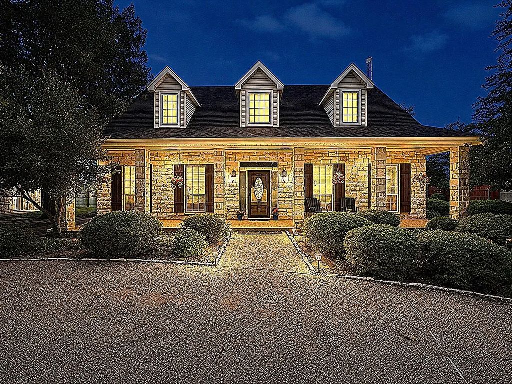 1170 Brazos Loop, Gholson