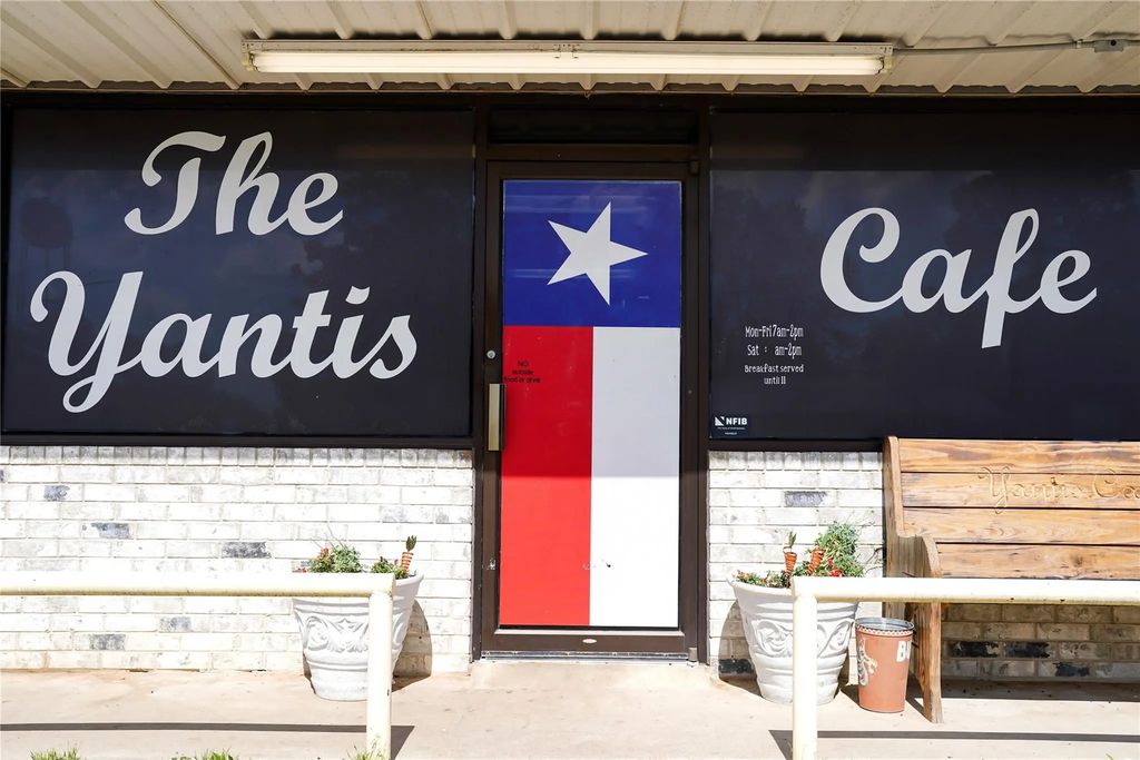108 S Main Street, Yantis