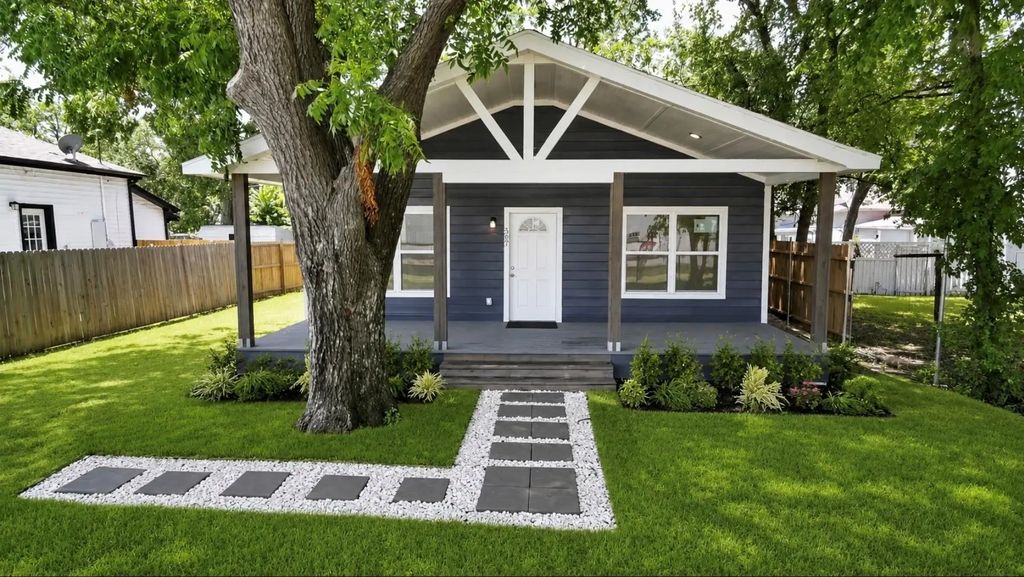 307 S Louisiana Street, Celina
