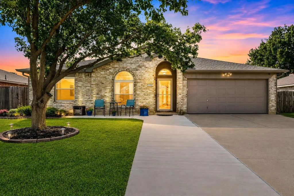 308 Candlestick Trail, Saginaw