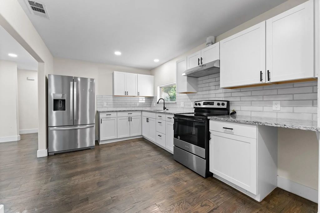 3806 Castle Hills Drive, Dallas
