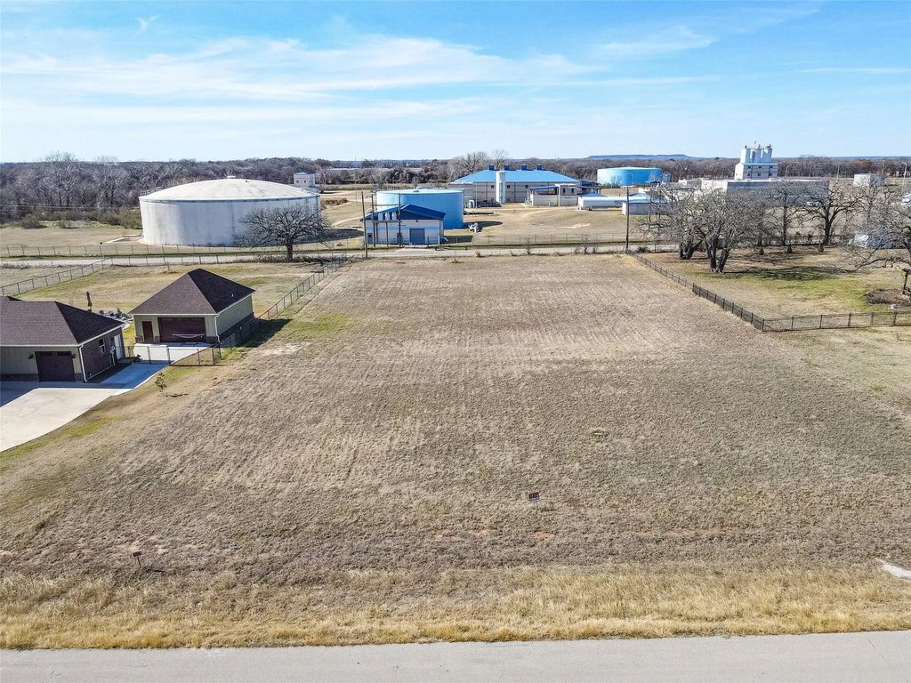 209 Maverick Court, Granbury