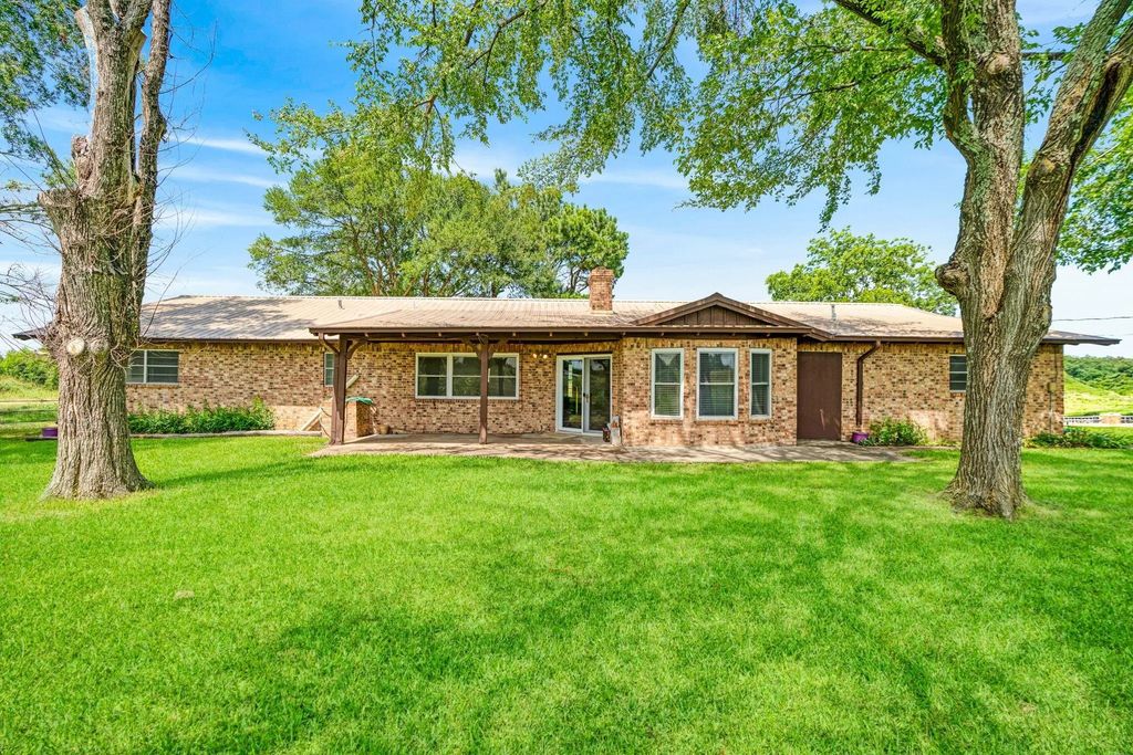 7484 Highway 271 S, Pattonville