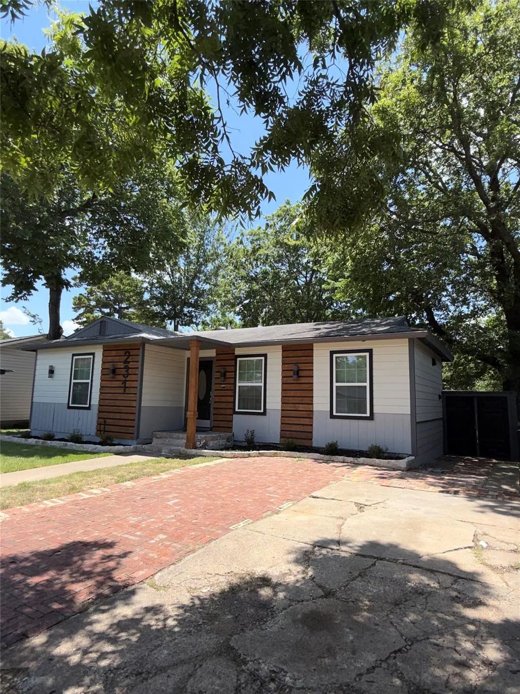 231 Elm Street, Hurst