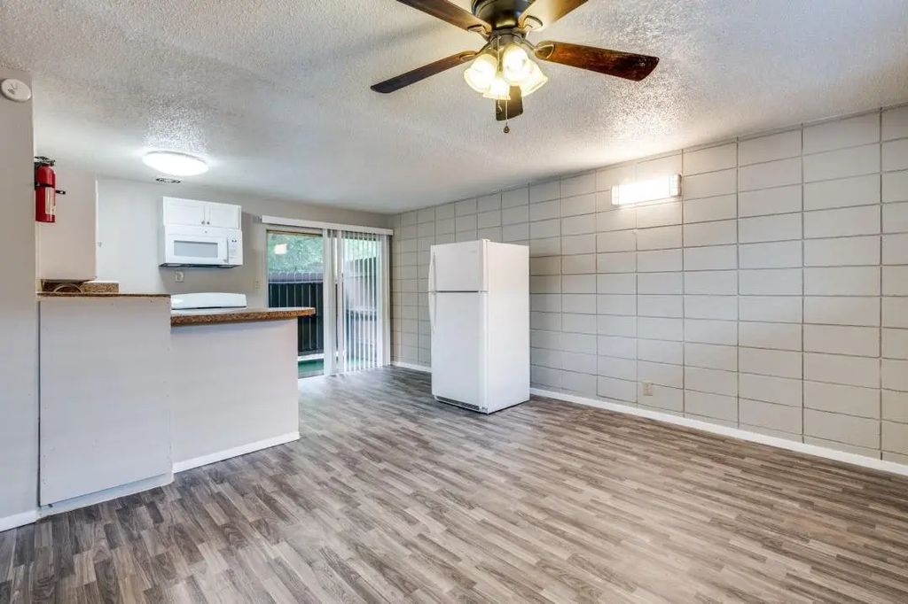 2213 Capri Drive 215, Fort Worth