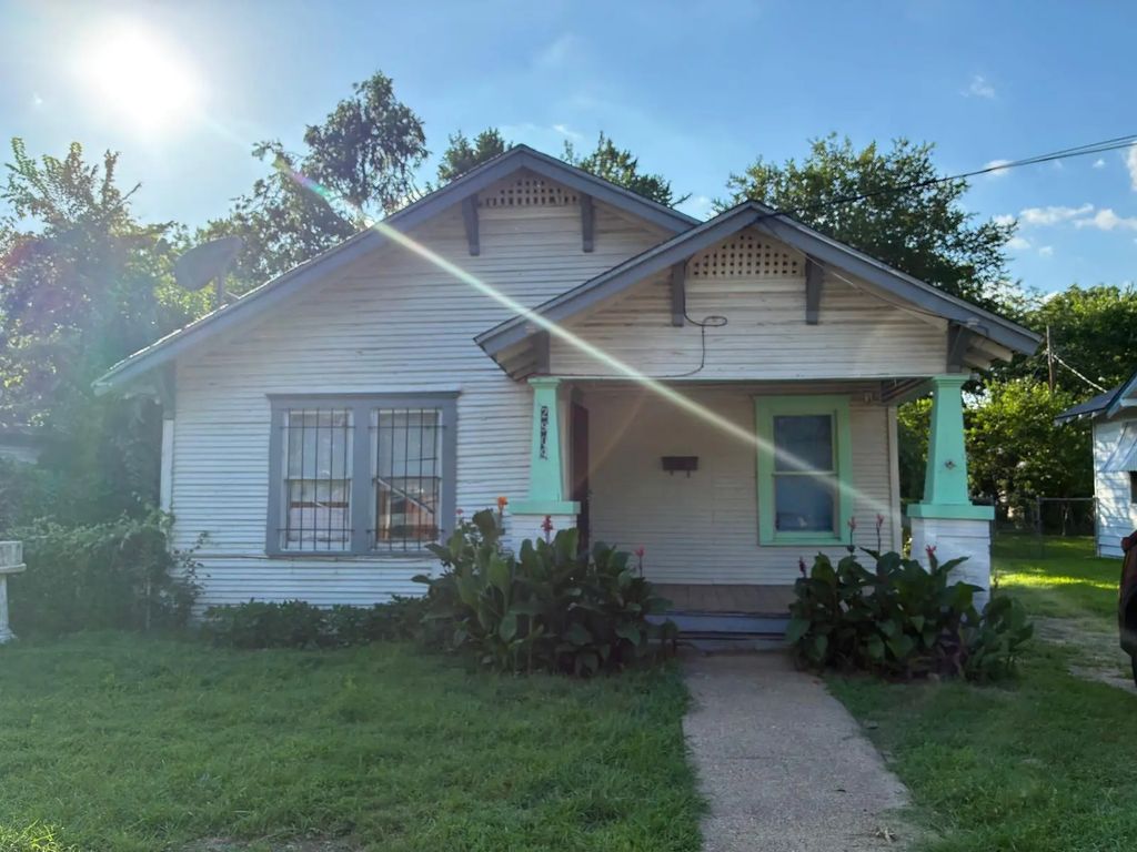 2909 Lenway Street, Dallas