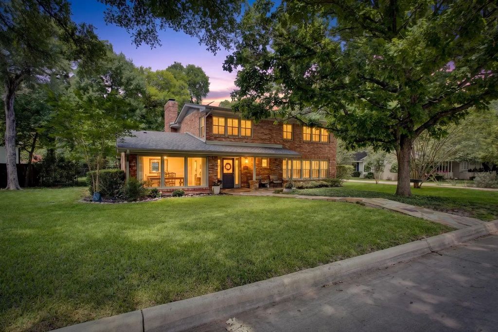 3712 Fox Hollow Street, Fort Worth