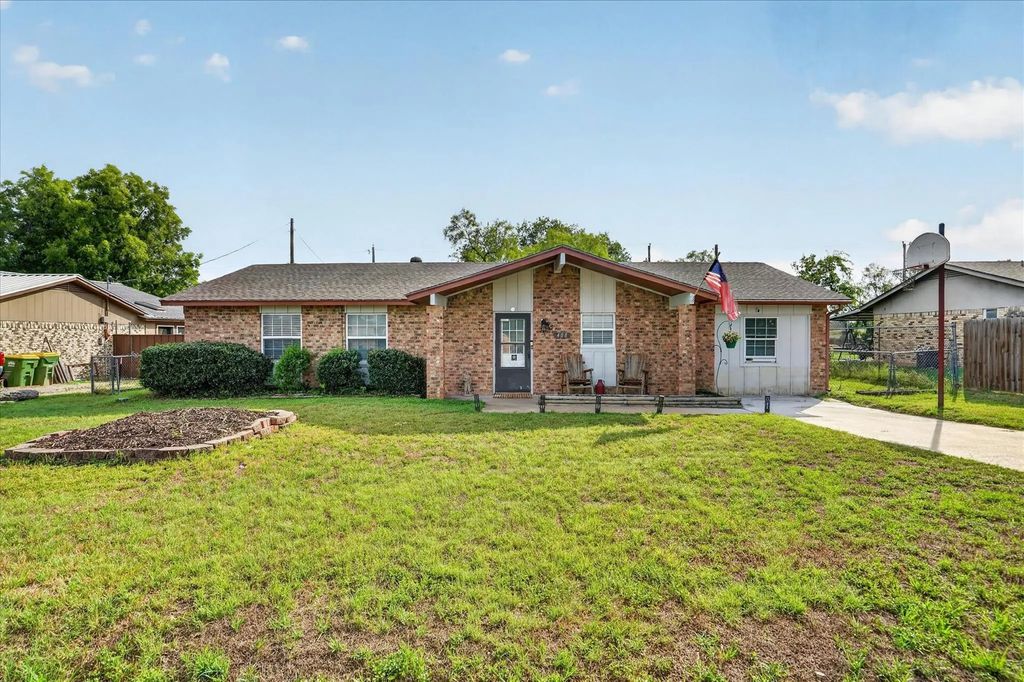 408 Grandview Drive, Granbury