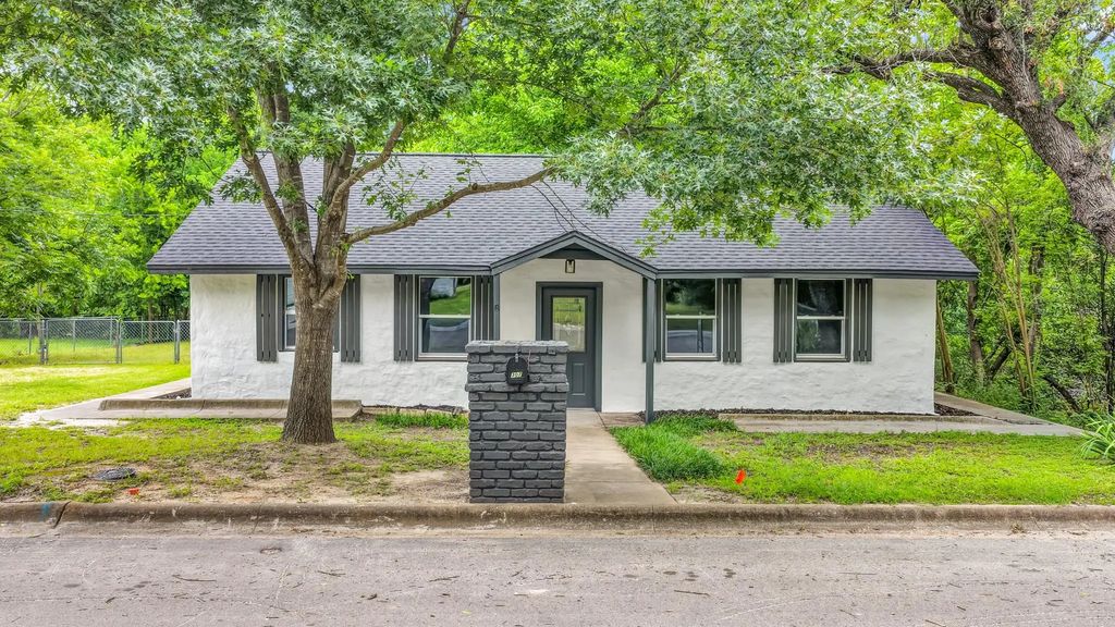 307 S Walnut Street, Weatherford
