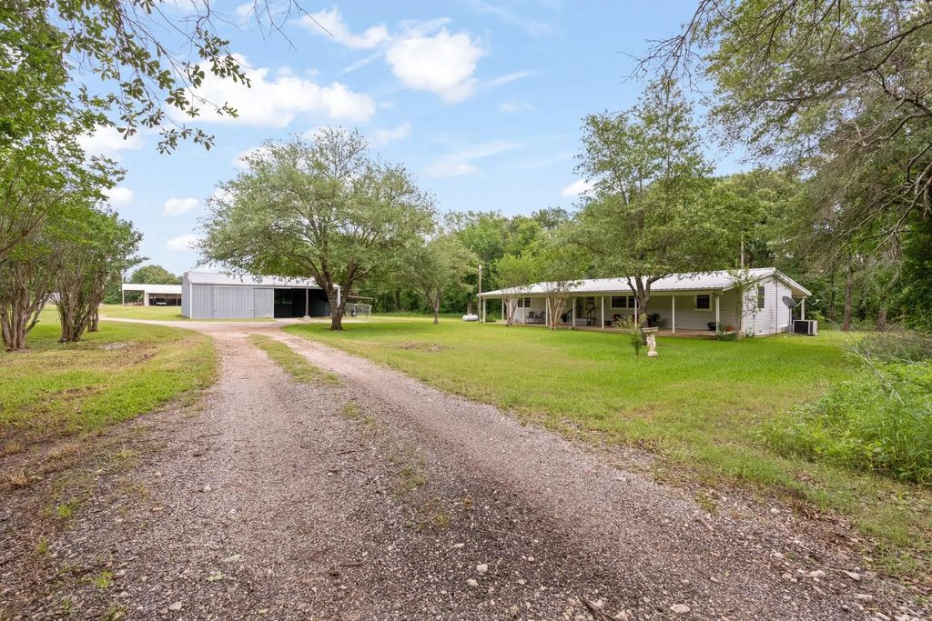 9547 County Rd 346, Terrell
