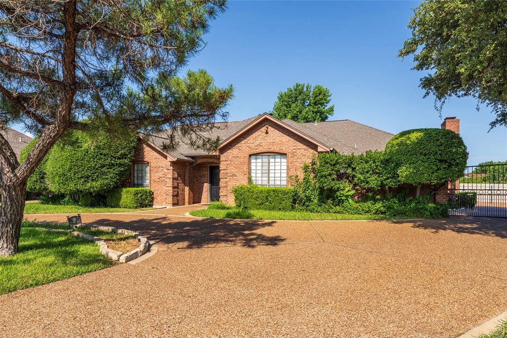 7454 Queensbury Circle, Fort Worth