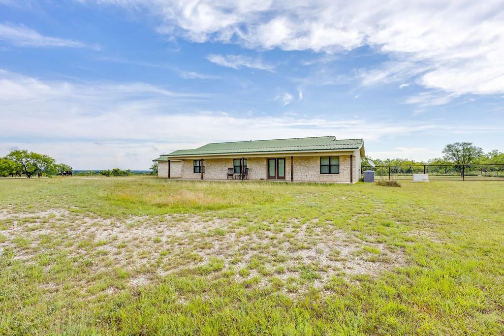 1053 Fm 503, Coleman