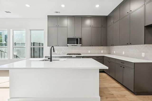 428 Waterscape Drive 1338, Hickory Creek