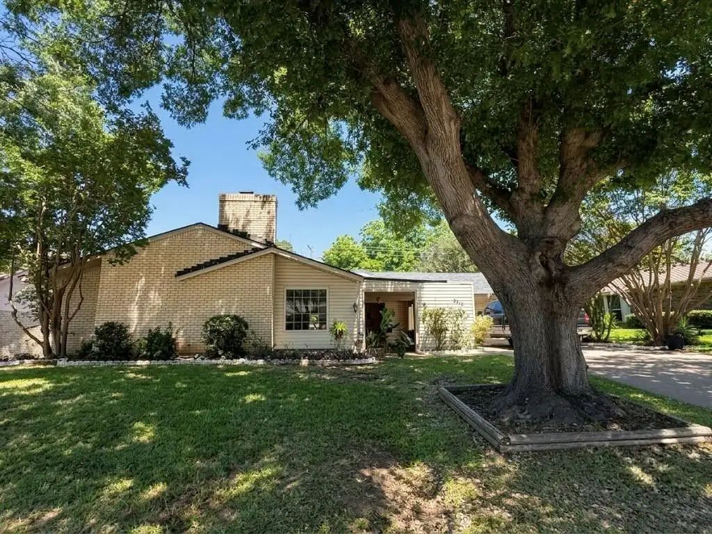 2317 Smokerise Drive, Arlington