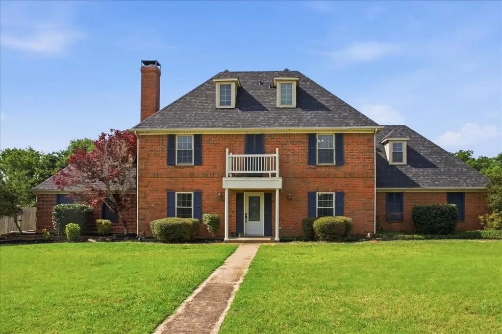108 Stones Court, Waxahachie