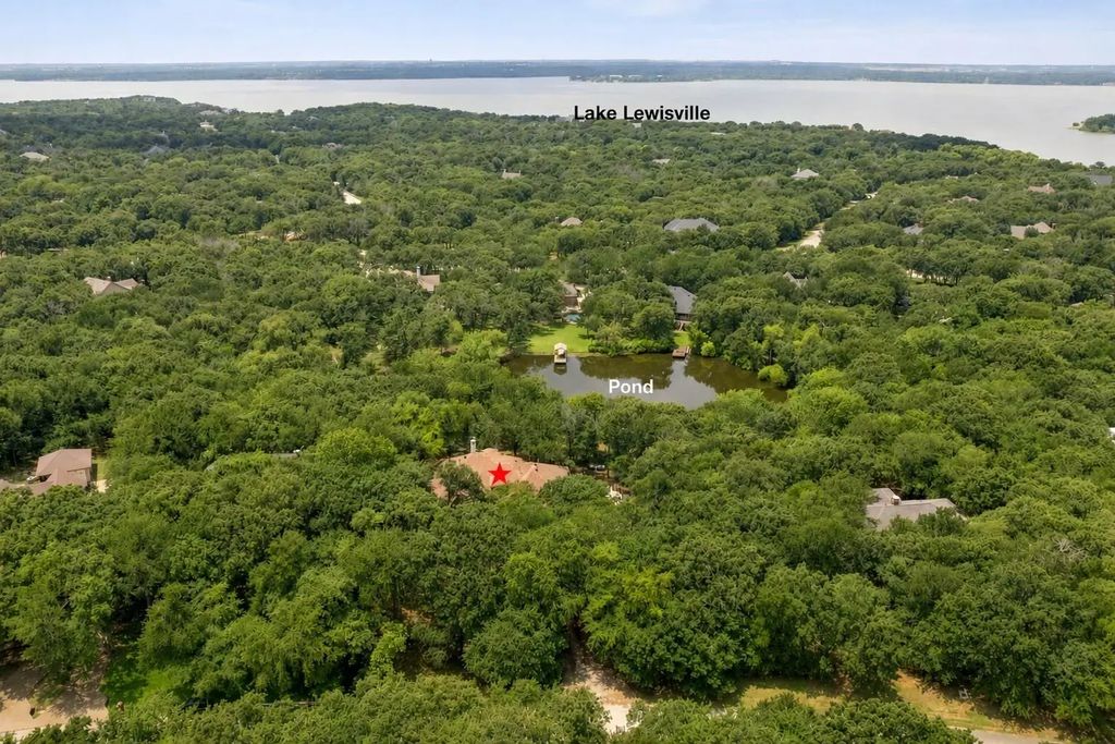 939 Garnet Cove, Oak Point