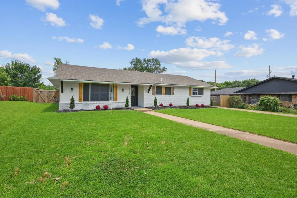 2505 Meadows Lane, Sherman