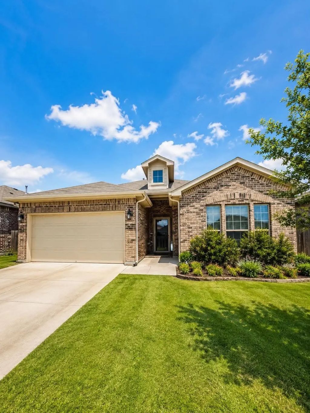 15736 Hazelhurst Lane, Fort Worth