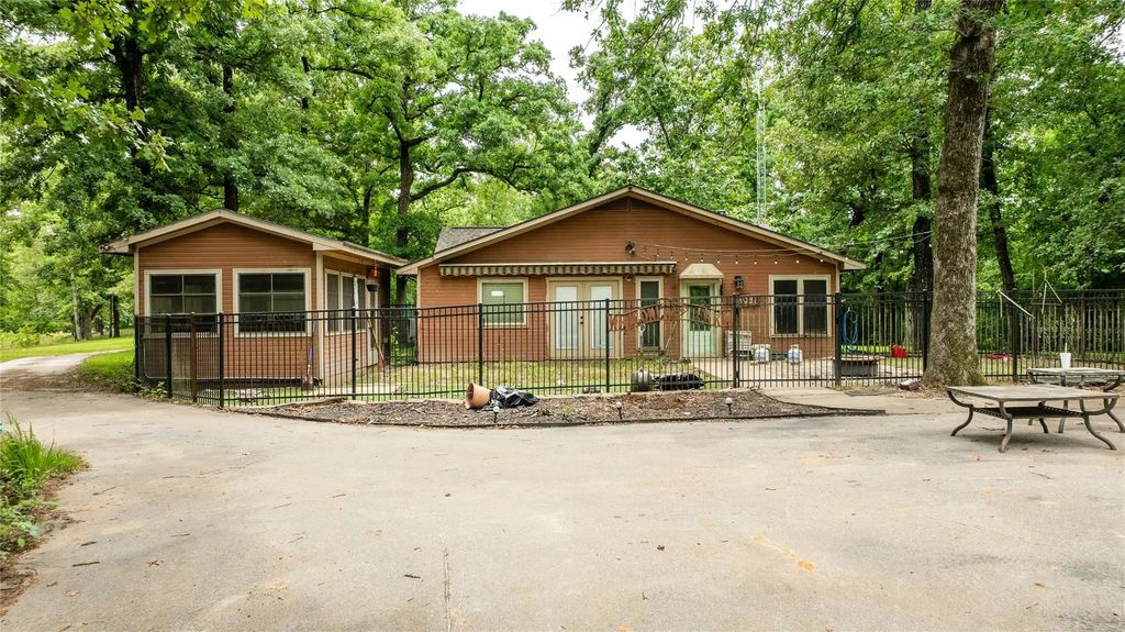 251 Private Road 8179, Ben Wheeler