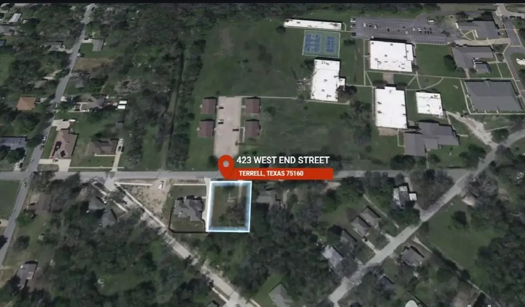 423 W End Street, Terrell