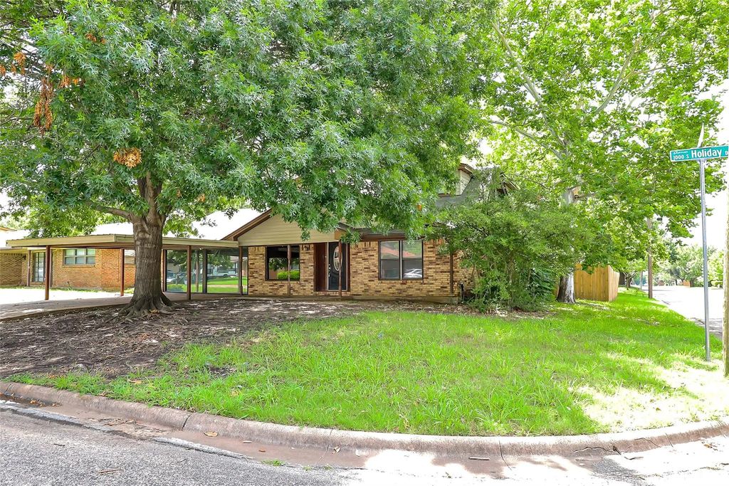 925 Holiday Drive, Sherman