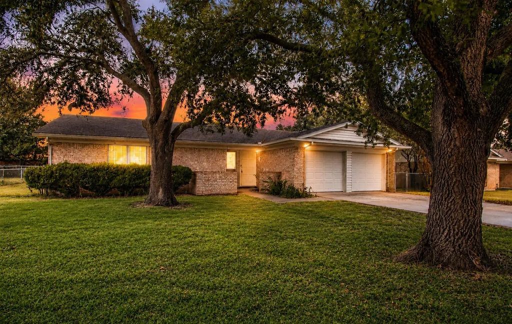 1216 Bryant Street, Benbrook