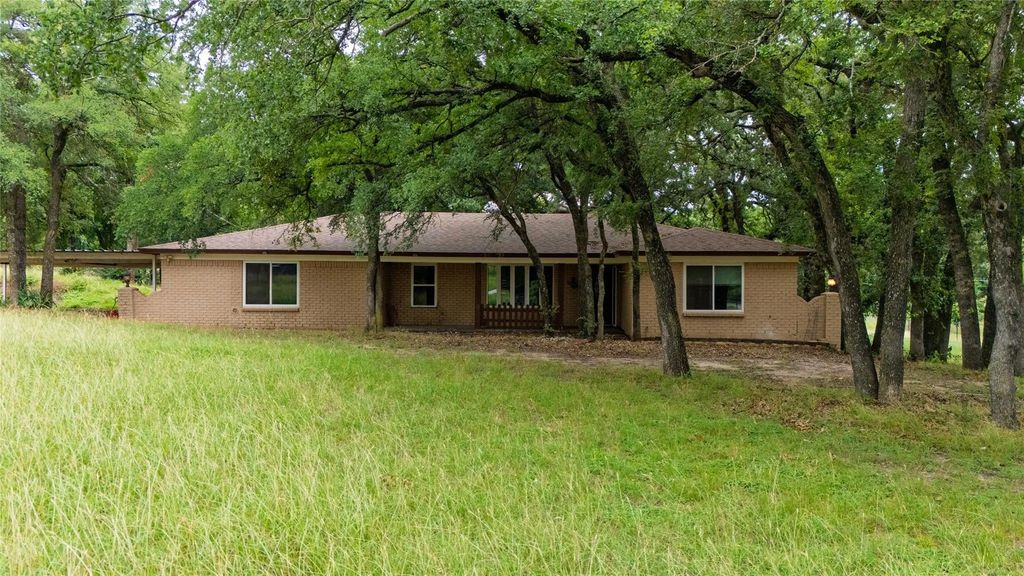 1517 Oakridge Court W, Azle