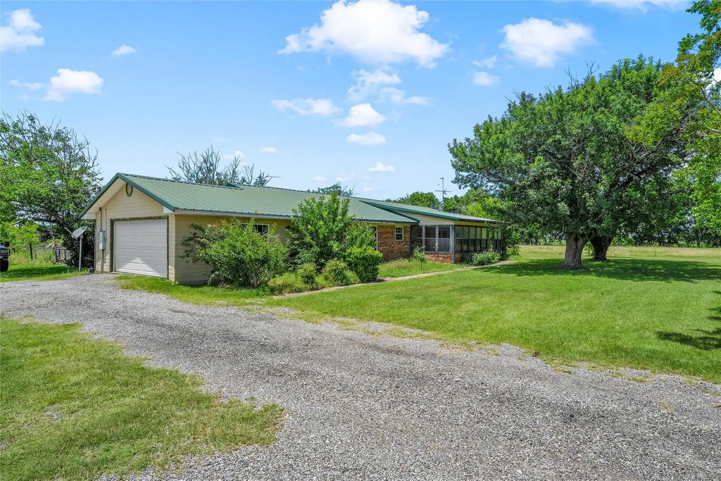 17590 State Highway 317, Moody