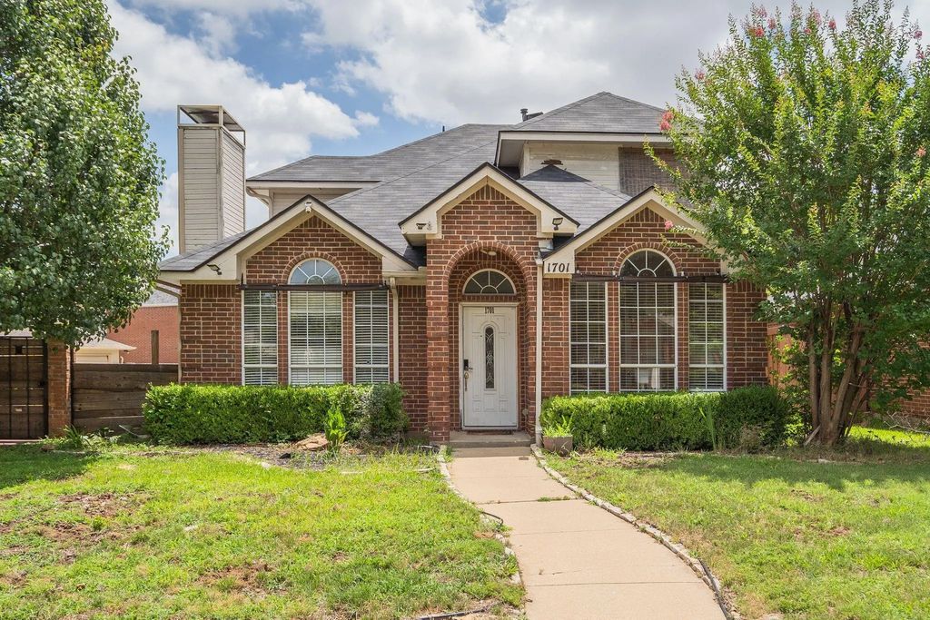 1701 Creekway Drive, Lewisville