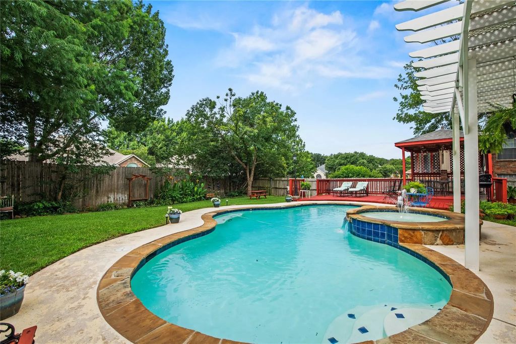 7604 Oak Knoll Drive, North Richland Hills