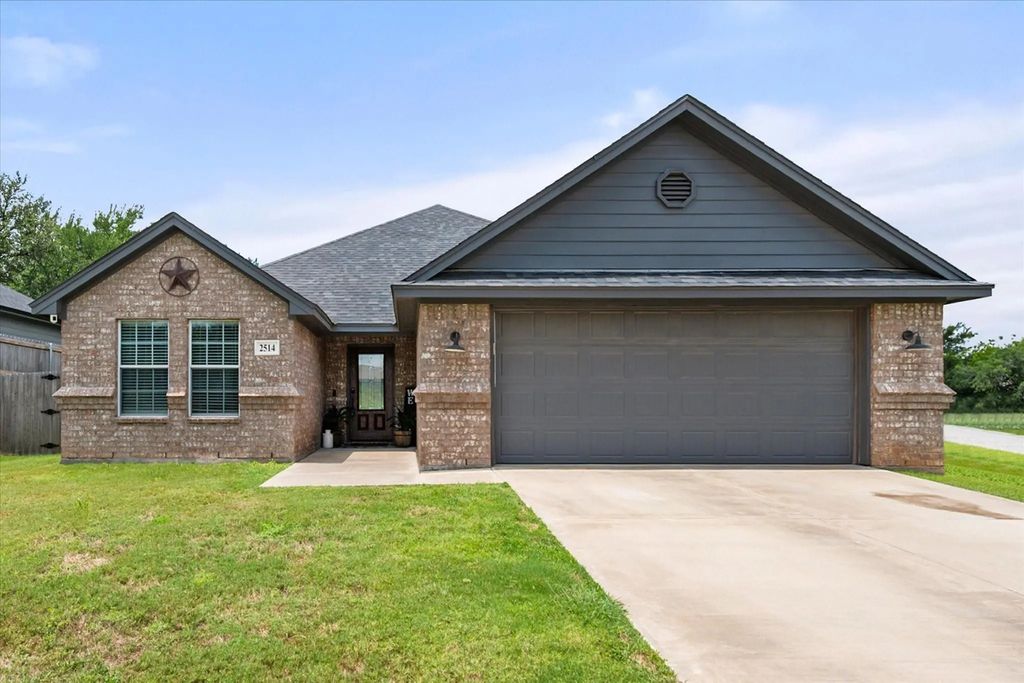 2514 San Gabriel Drive, Granbury