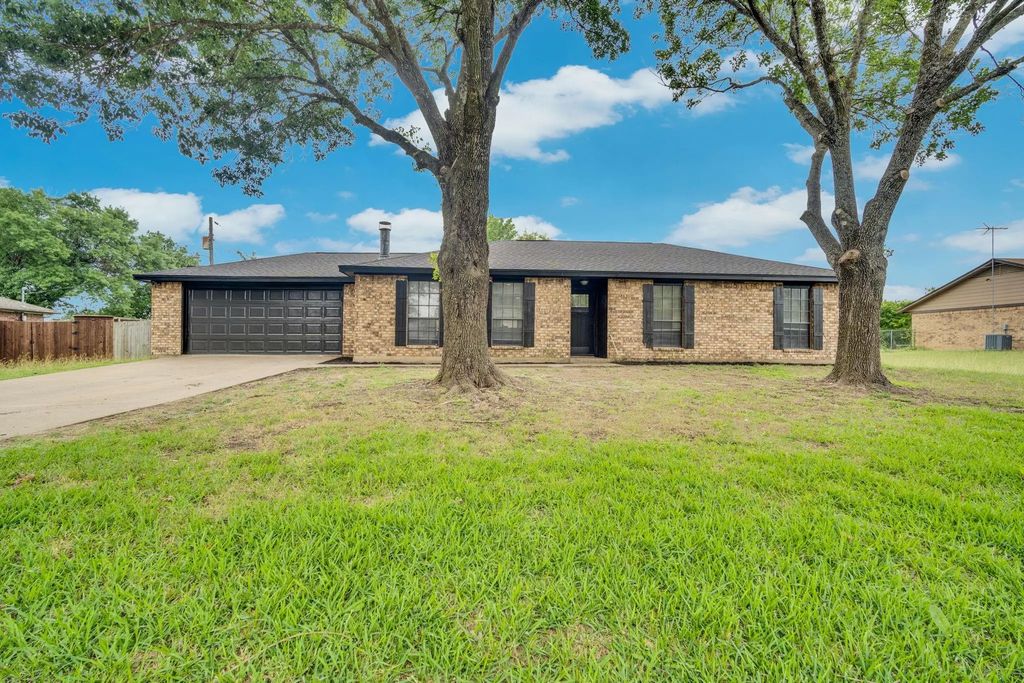 114 Becky Lane, Waxahachie