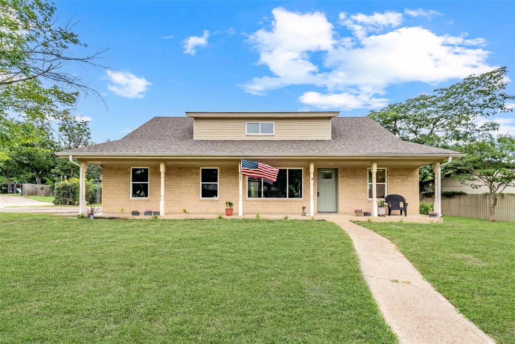805 Stratford Drive, Bedford