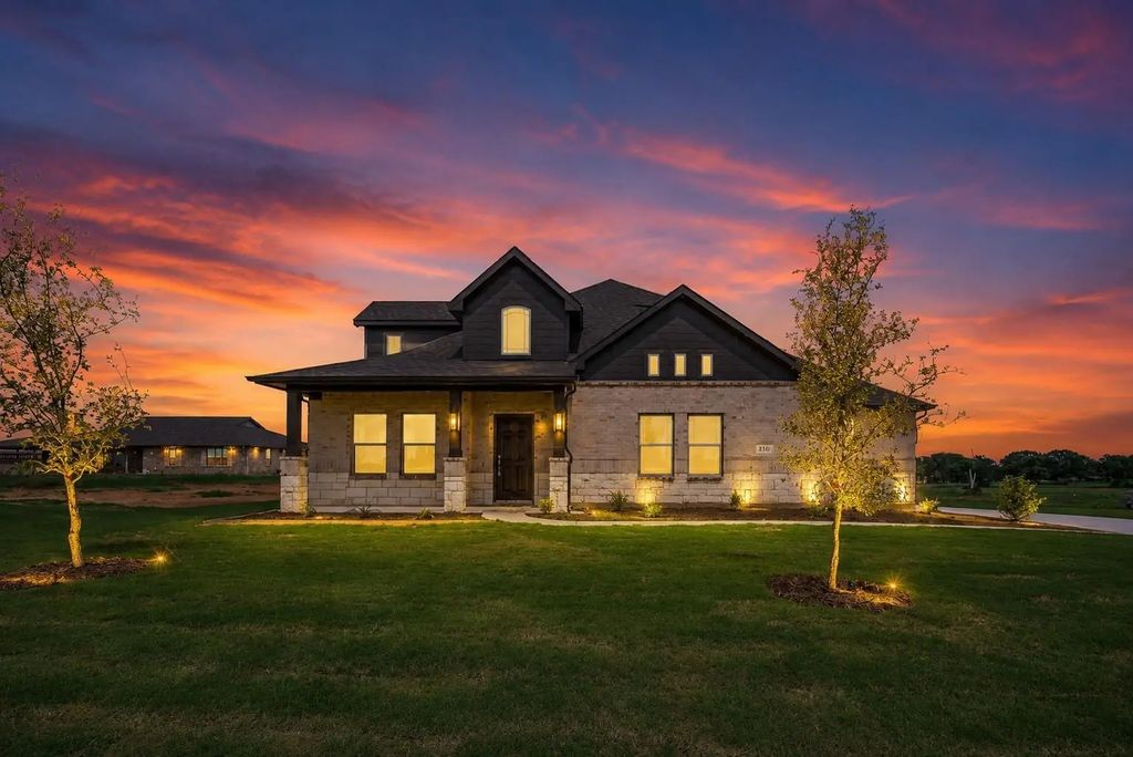 816 Sanders Road, Whitesboro