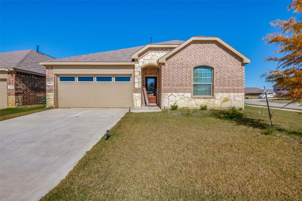 2500 Eden Creek Drive, Fort Worth