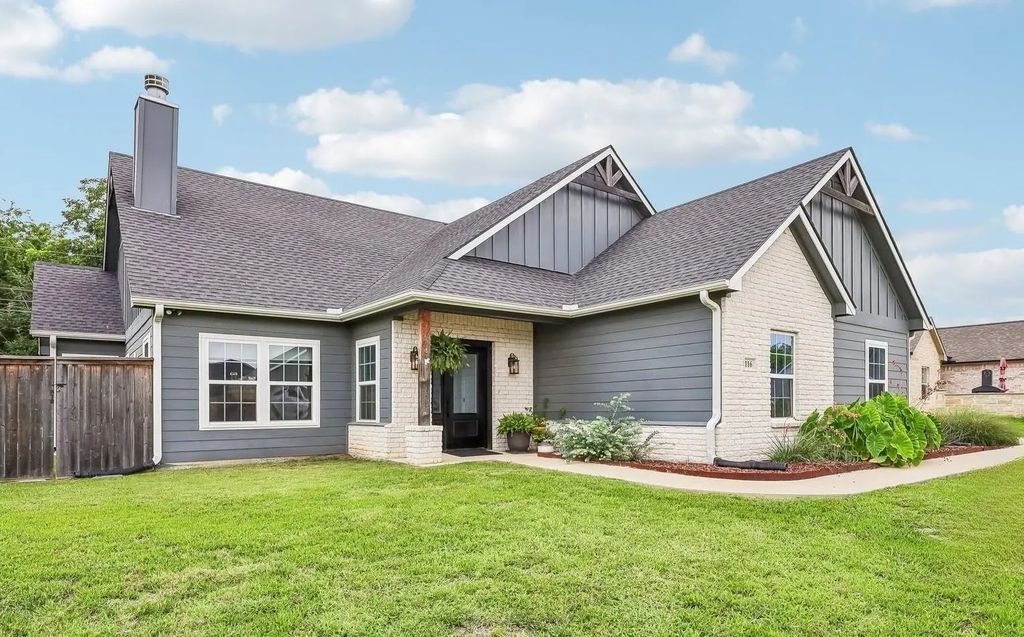 116 E Bexar Street, Mabank