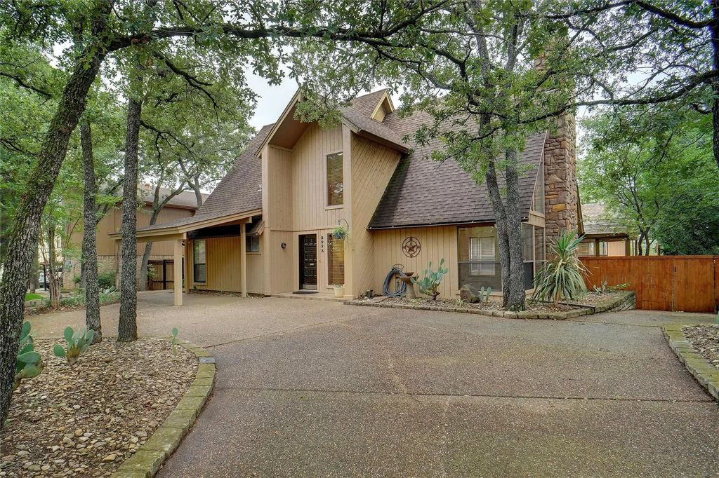 2923 Peninsula Drive, Grapevine