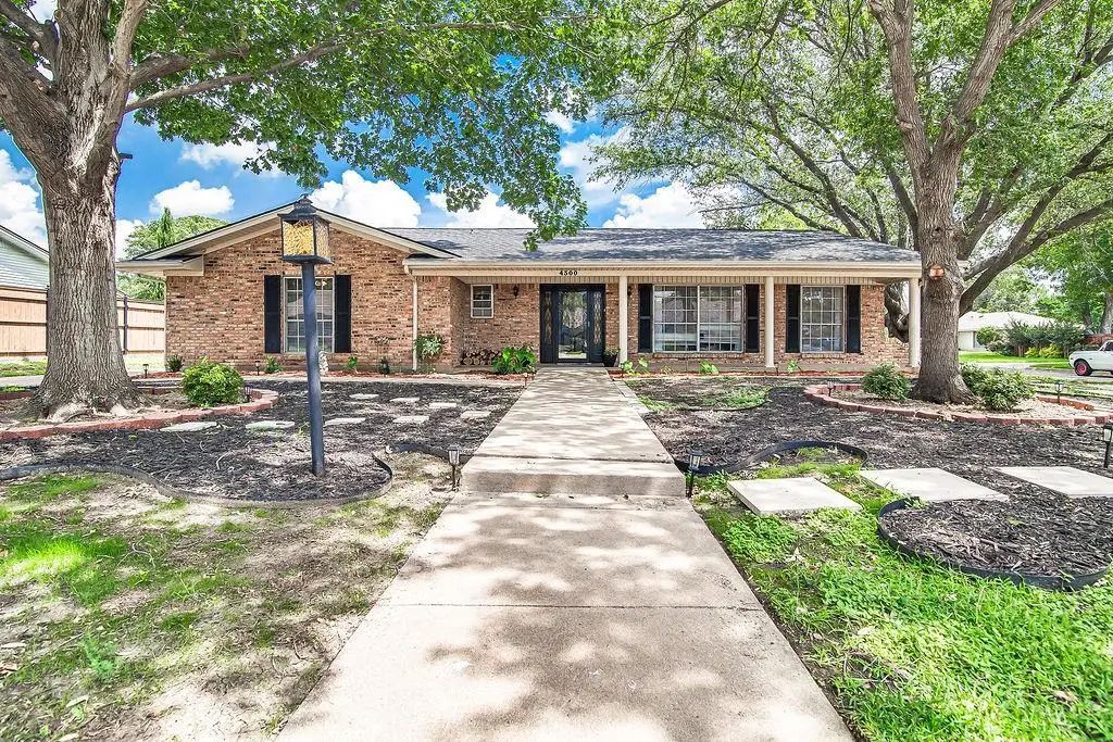 4300 Barcelona Drive, Fort Worth