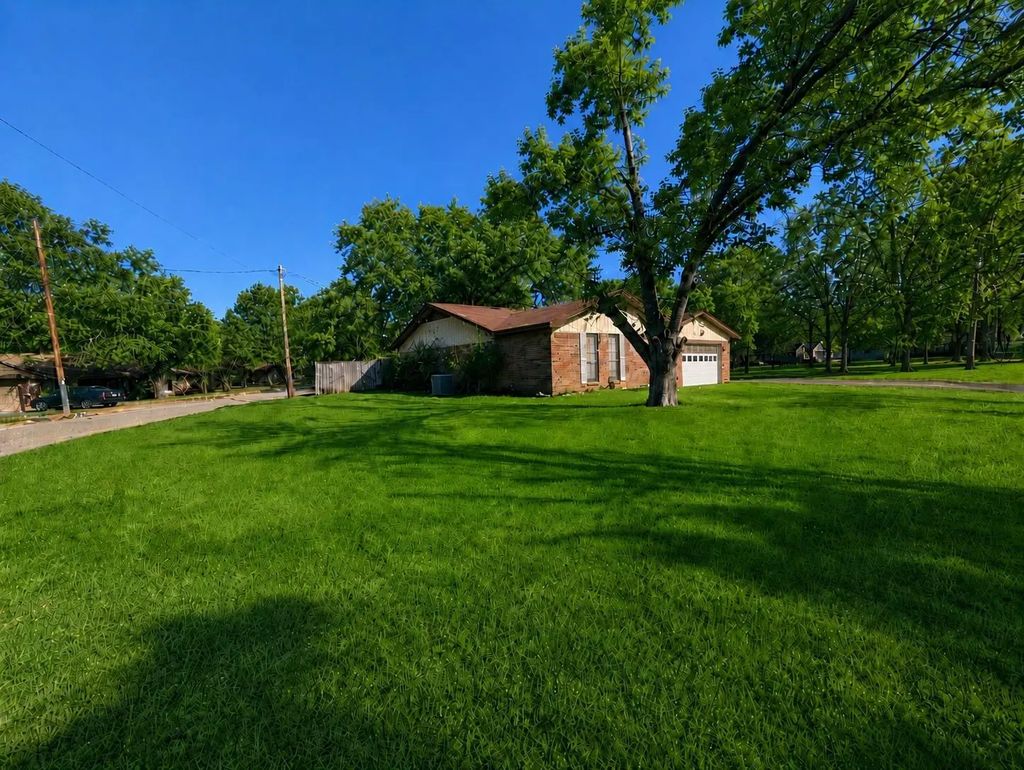 120 Juniper Drive, Palestine
