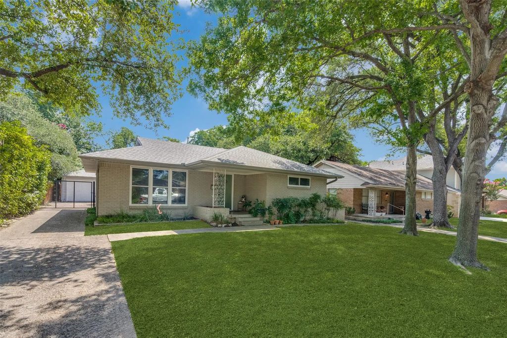 9222 Livenshire Drive, Dallas