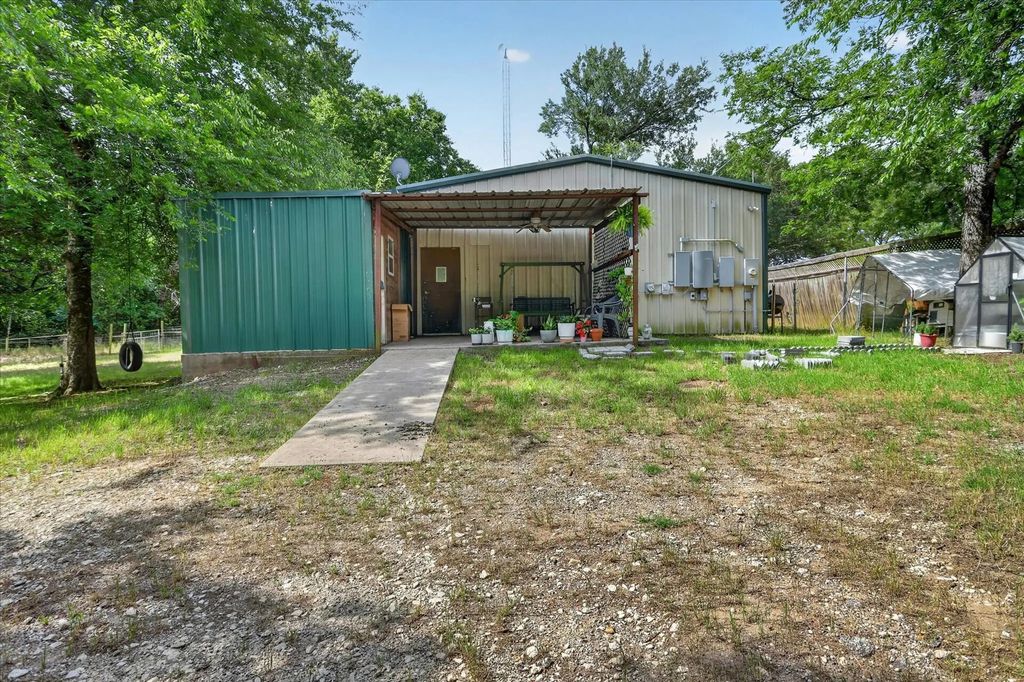 2625 County Road 2510, Quinlan